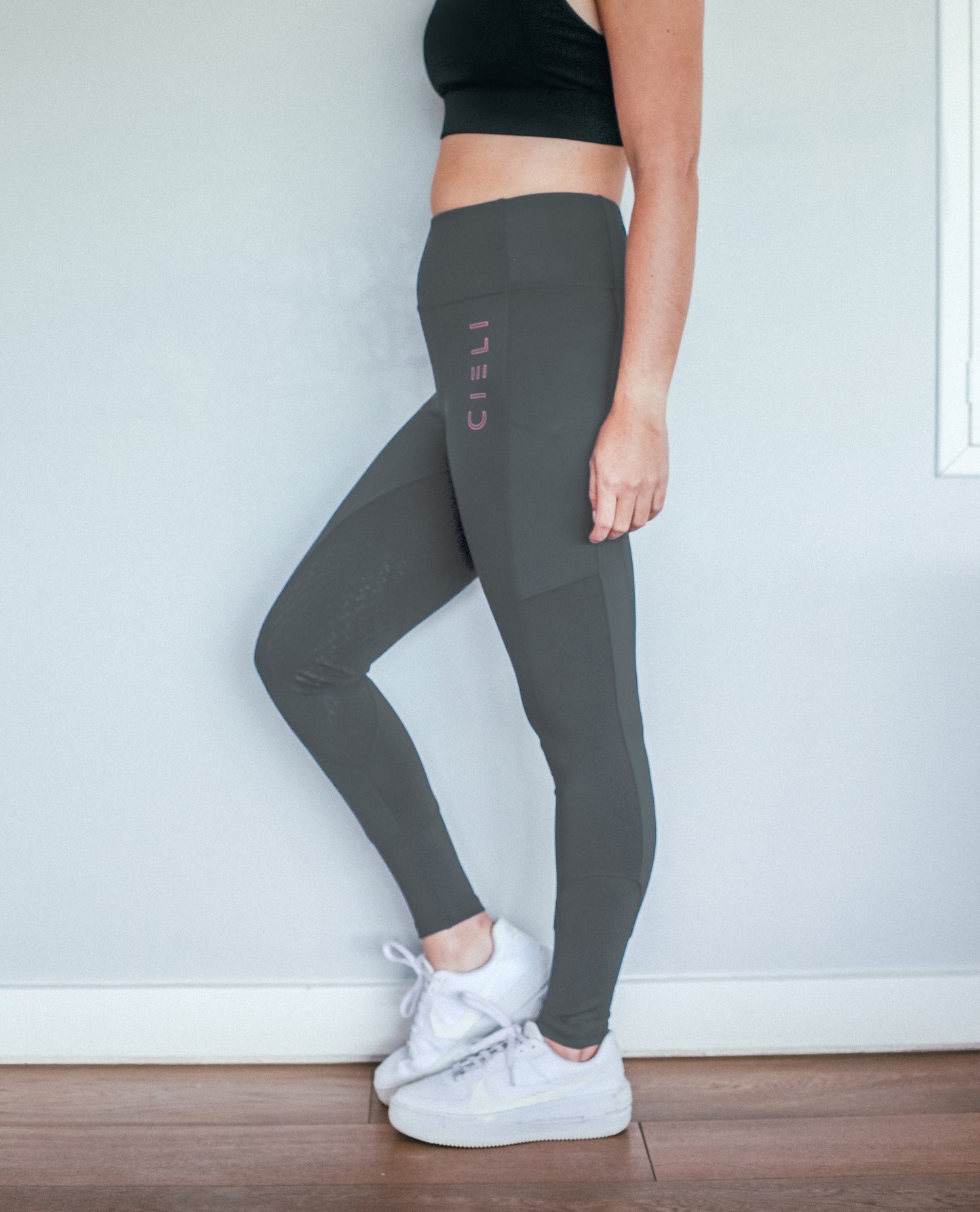 Ayla Breggings