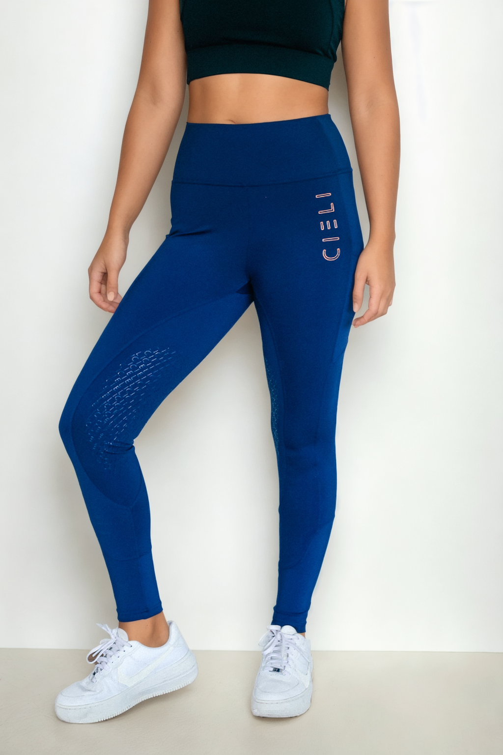Ayla Breggings