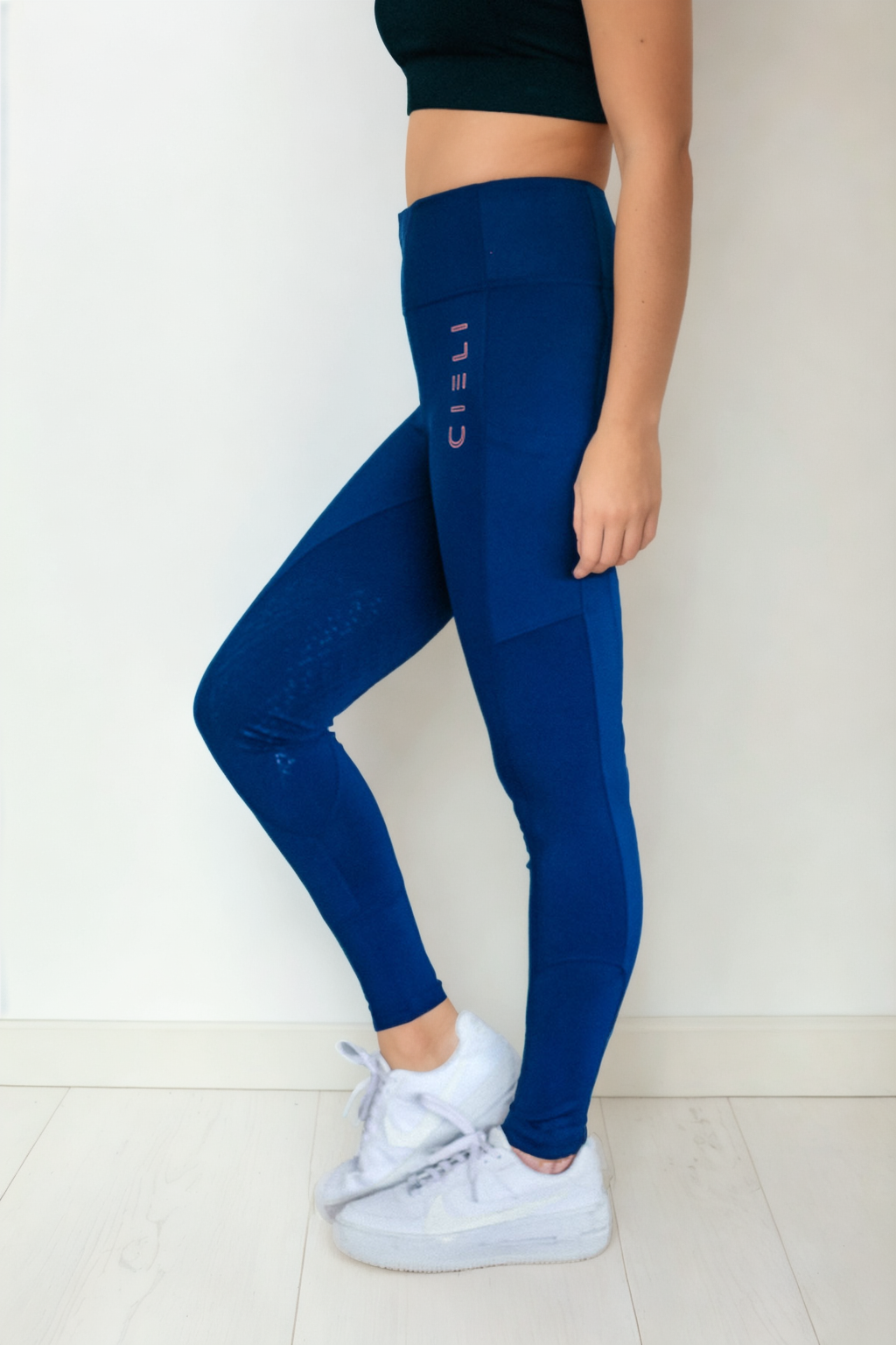 Ayla Breggings